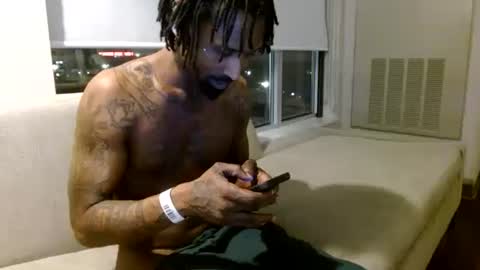 Snapshot of 11hundsum chatting on January 2025 07:00:02 AM Darkmeat100 online show from January 2025 07:00:02 AM