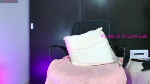 Snapshot of 12_strongcockxx chatting on May 2026 02:51:02 AM kim 04suarez online show from May 2026 02:51:02 AM