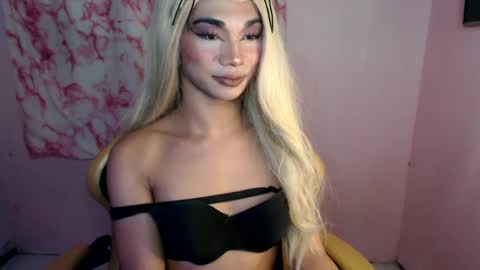 Snapshot of 18_nicole chatting on February 2025 12:37:01 AM barbie online show from February 2025 12:37:01 AM