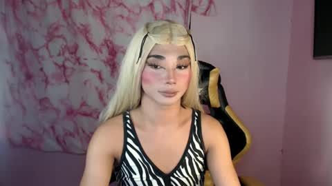 Snapshot of 18_nicole chatting on February 2025 08:33:01 PM barbie online show from February 2025 08:33:01 PM