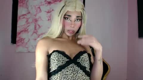 Snapshot of 18_nicole chatting on February 2025 12:05:01 AM barbie online show from February 2025 12:05:01 AM