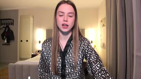 Snapshot of 1i1ypa1mer chatting on December 2024 07:32:01 PM Lily 3 online show from December 2024 07:32:01 PM