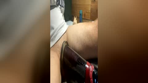 Snapshot of 1loveclams chatting on June 2026 09:11:02 AM Crimsonstud online show from June 2026 09:11:02 AM
