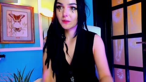 Moona  online show from February 2025 01:54:02 PM