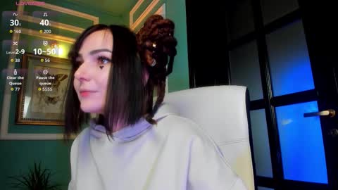 Moona  online show from October 2025 12:03:02 PM