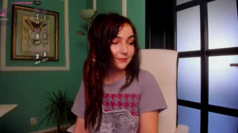 Moona  online show from January 2026 11:37:02 AM