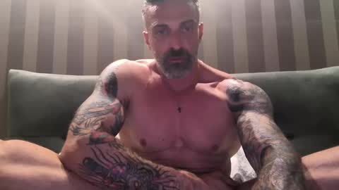 Snapshot of 22colin22 chatting on May 2026 04:07:02 AM Nik online show from May 2026 04:07:02 AM