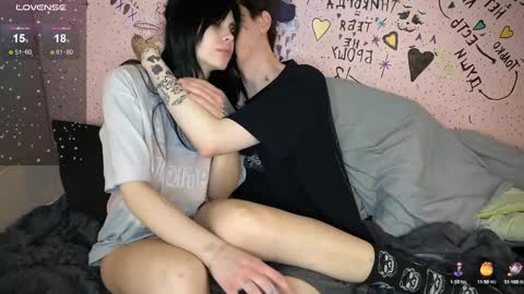 2emo4fam online show from December 2024 08:22:02 PM