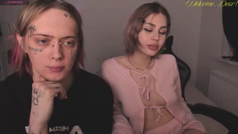 2emo4fam online show from December 2025 08:36:02 PM