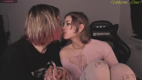 2emo4fam online show from December 2025 01:15:01 PM