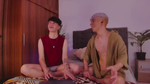 Snapshot of 2gays_1straight chatting on December 2024 08:09:01 PM David and Yoel online show from December 2024 08:09:01 PM