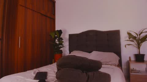 Snapshot of 2gays_1straight chatting on February 2025 06:49:02 PM David and Yoel online show from February 2025 06:49:02 PM