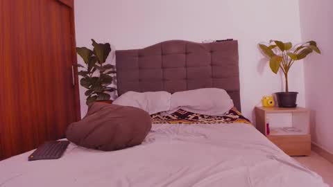 Snapshot of 2gays_1straight chatting on September 2025 08:14:01 PM David and Yoel online show from September 2025 08:14:01 PM