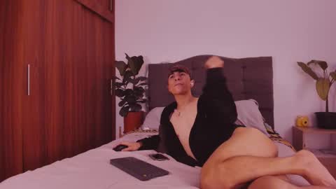 Snapshot of 2gays_1straight chatting on October 2025 07:10:02 PM David and Yoel online show from October 2025 07:10:02 PM