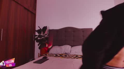 Snapshot of 2gays_1straight chatting on November 2025 12:44:02 AM David and Yoel online show from November 2025 12:44:02 AM