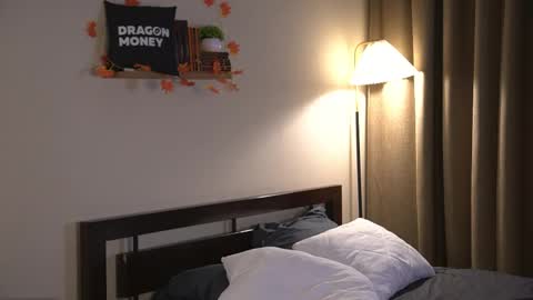 Elley  online show from October 2025 06:54:01 AM