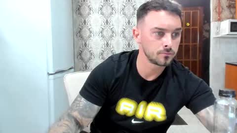 2sexymuscles online show from May 2026 08:06:02 PM