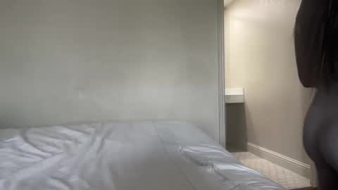 GamerBaddieLux online show from November 2025 08:29:01 PM