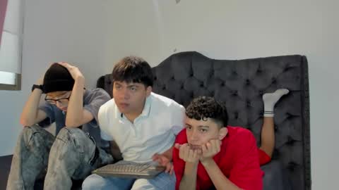 Guy 1  Guy 2  Guy 3. online show from November 2025 07:46:02 PM