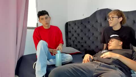 Guy 1  Guy 2  Guy 3. online show from November 2025 08:07:02 PM