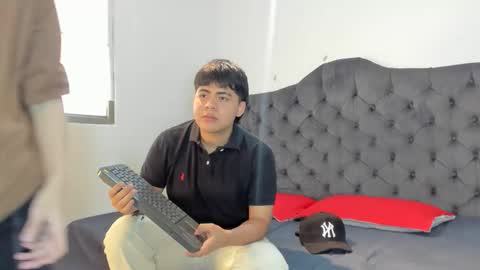 Guy 1  Guy 2  Guy 3. online show from November 2025 07:48:02 PM