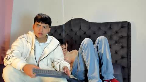 Guy 1  Guy 2  Guy 3. online show from November 2025 08:56:01 PM