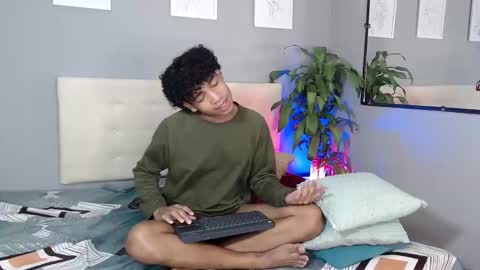 Snapshot of 777_jmz chatting on February 2025 10:58:01 PM 777_jmz online show from February 2025 10:58:01 PM