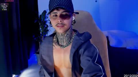 Stefan online show from December 2025 08:49:02 PM