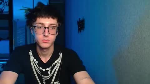 Phillip online show from December 2025 02:05:02 AM