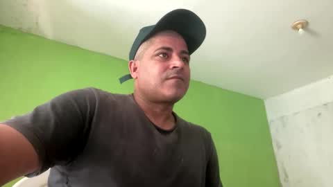 Snapshot of 9vinhocamshow chatting on December 2025 10:57:01 AM 9vinhocamshow online show from December 2025 10:57:01 AM