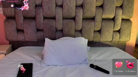Snapshot of _agathaargent chatting on May 2026 10:30:01 AM Agatha online show from May 2026 10:30:01 AM