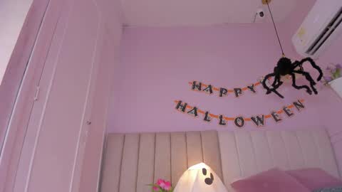 _aleja_x online show from October 2025 12:28:02 PM