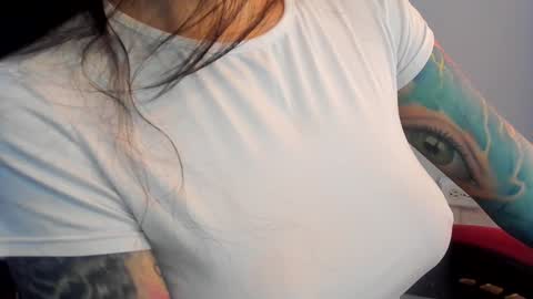 Snapshot of _aliice_1 chatting on December 2024 10:01:01 PM Alice online show from December 2024 10:01:01 PM