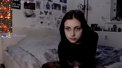 Snapshot of _alisa_in_wonderland chatting on December 2024 08:53:02 PM Charlotte and Alex online show from December 2024 08:53:02 PM