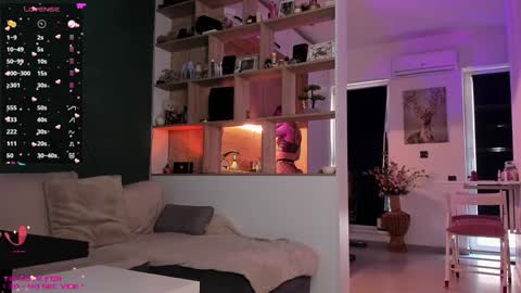 Snapshot of _alleyesonme chatting on January 2025 01:25:02 PM Mia online show from January 2025 01:25:02 PM