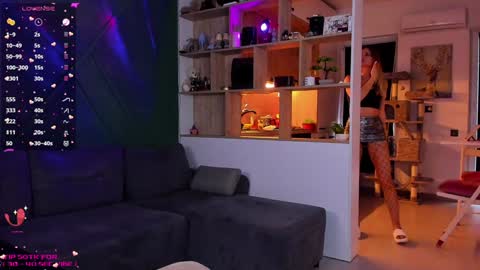 Snapshot of _alleyesonme chatting on February 2025 01:30:02 PM Mia online show from February 2025 01:30:02 PM