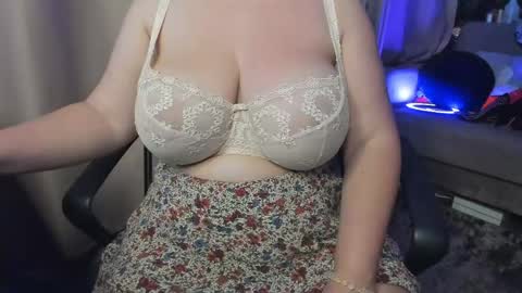 Snapshot of _alyssia_ chatting on June 2026 06:46:02 PM lisa online show from June 2026 06:46:02 PM