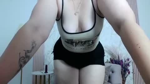 Snapshot of _ambermuse_ chatting on July 2026 12:44:01 PM AmberMuse online show from July 2026 12:44:01 PM
