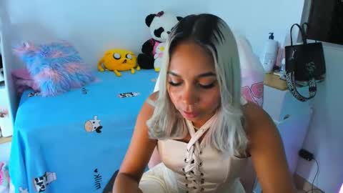 Snapshot of _analia chatting on December 2024 04:04:02 AM Analia online show from December 2024 04:04:02 AM