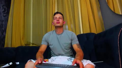 Angel Rivera online show from February 2026 01:20:02 AM