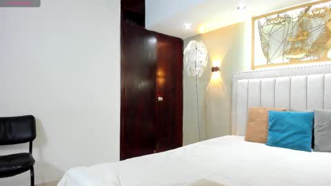      online show from November 2025 05:33:02 PM