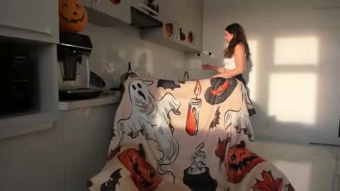 Anna online show from November 2025 01:46:01 PM