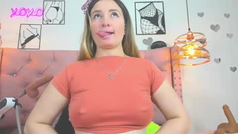 Snapshot of _antonella_11 chatting on October 2025 11:35:01 PM _antonella_11 online show from October 2025 11:35:01 PM