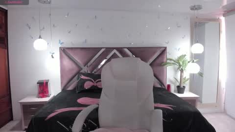 antonnela online show from December 2025 02:24:01 PM