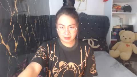 Snapshot of _arah chatting on October 2025 01:21:01 PM arah online show from October 2025 01:21:01 PM