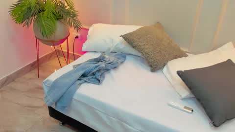 Snapshot of _arianasweet chatting on November 2025 08:19:01 PM _arianasweet online show from November 2025 08:19:01 PM