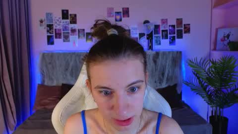 _ash_leyy_ online show from October 2025 01:35:01 AM