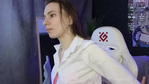 _ash_leyy_ online show from April 2026 08:31:01 AM