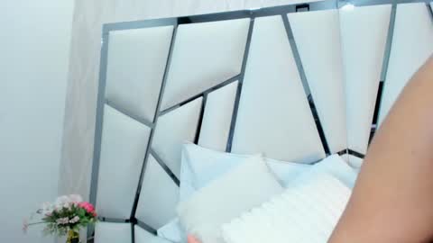 Snapshot of _aurora18 chatting on October 2025 02:45:02 AM Aura online show from October 2025 02:45:02 AM