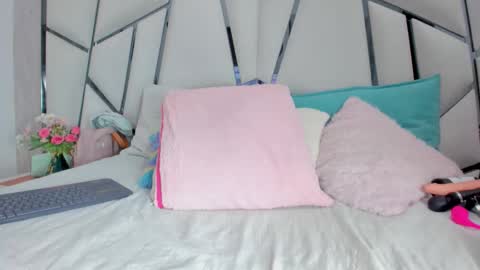 Snapshot of _aurora18 chatting on November 2025 03:16:02 AM Aura online show from November 2025 03:16:02 AM